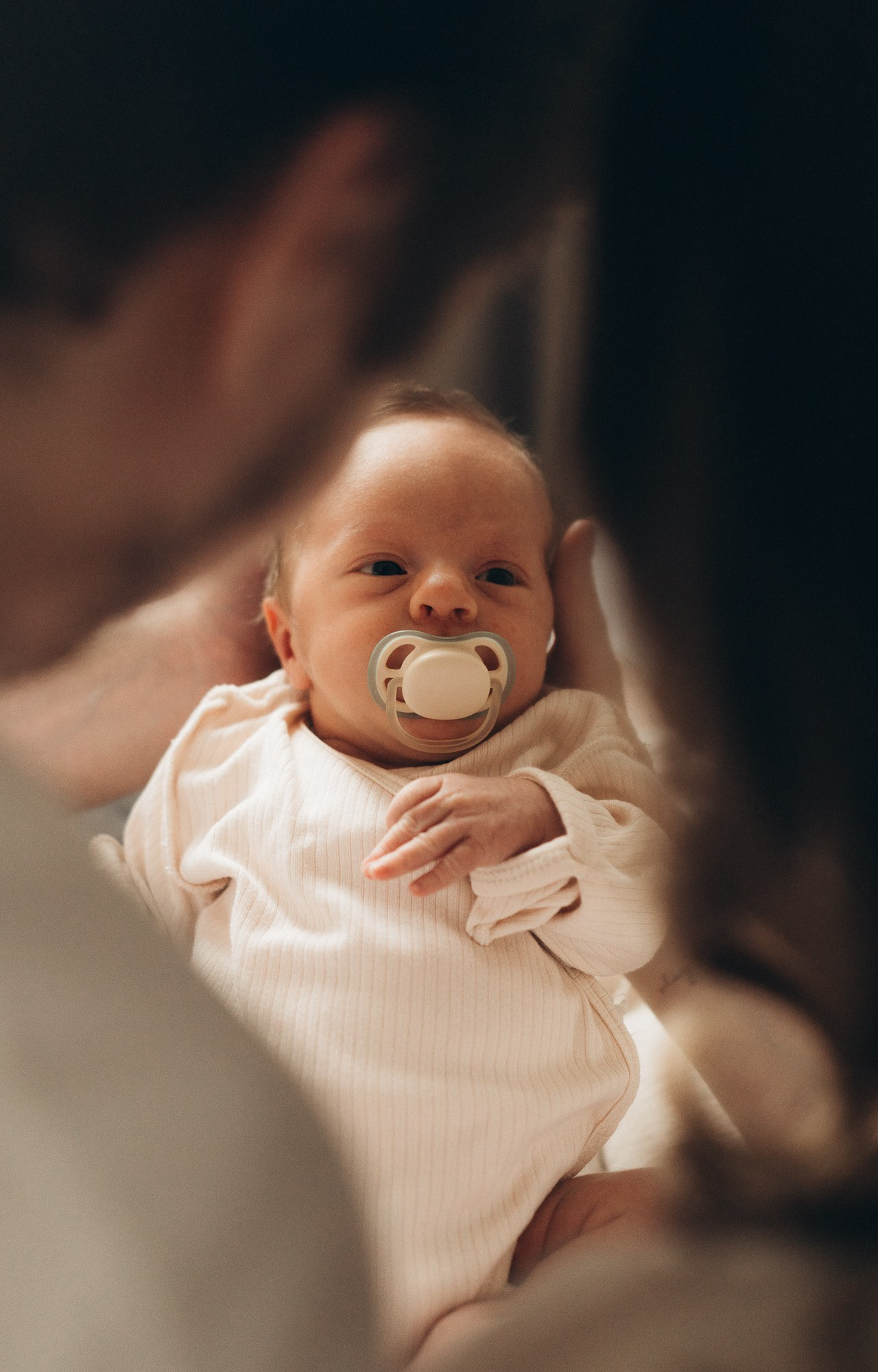 Тимофей в кругу семьи. Семейный, ньюборн фотограф, фотограф на роды в Москве, Виктория Тюльдюкова