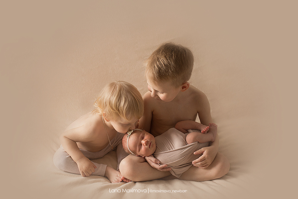Детская фотосессия старшие и младшие дети. Фотограф новорождённых малышей и детский фотограф В Казани Лана Максим