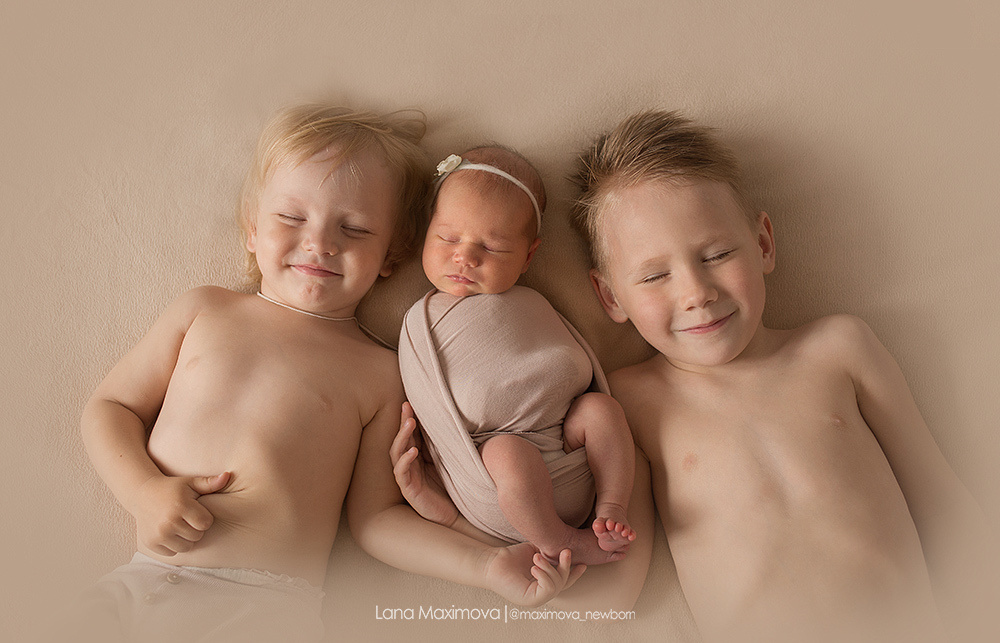 Детская фотосессия старшие и младшие дети. Фотограф новорождённых малышей и детский фотограф В Казани Лана Максим