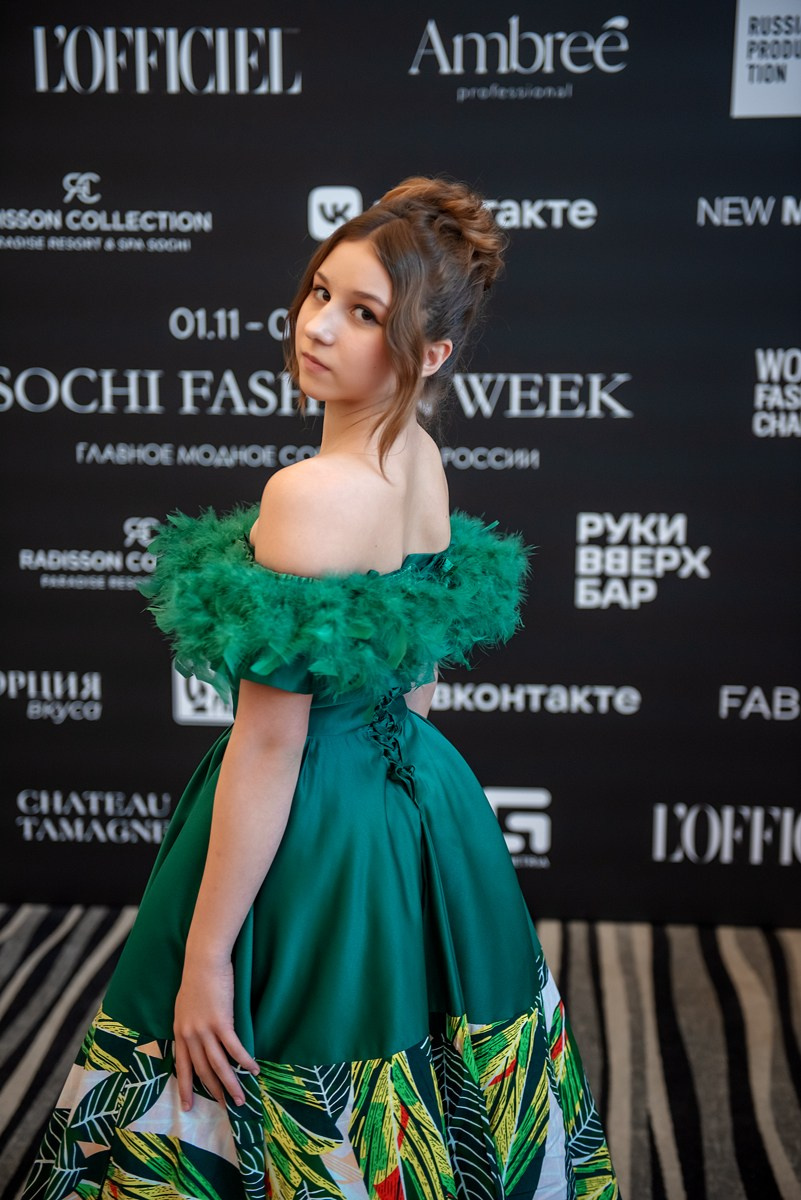 SochiFashionWeek2024 дизайнер Юлия Крылова. Семейный и коммерческий фотограф в Сочи Александр Бодунов