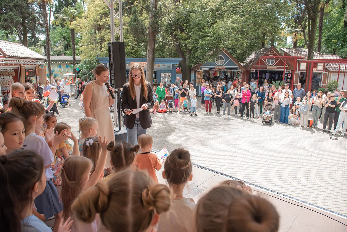 Парк Ривьера дефиле HAPPYkids. Семейный и коммерческий фотограф в Сочи Александр Бодунов
