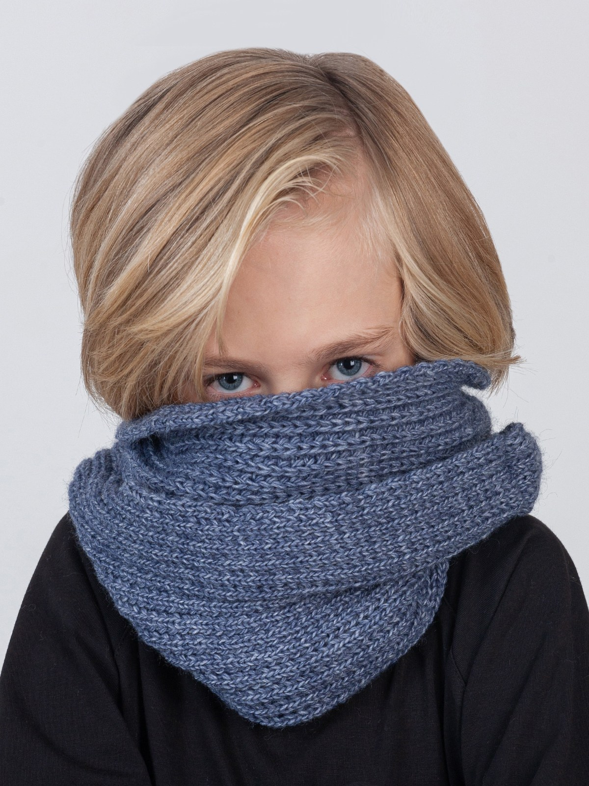 Фотосъёмка детских шарфов для валдберриз. Сборные фотосъёмки в Москве. фотосессии одежды.фотограф