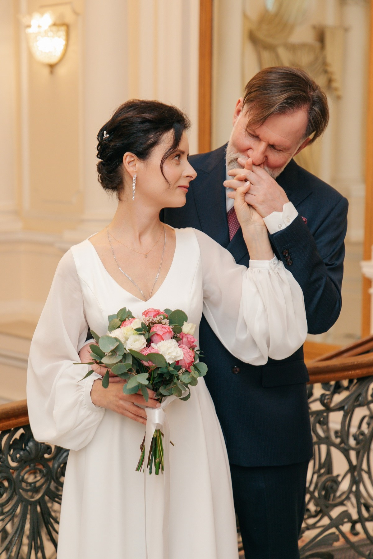 Свадебная регистрация во 2-м дворце бракосочетания. Фотограф крещение венчание в Петербурге! Помогает подобрать храм и посоветовал душевного батюшку в СПб