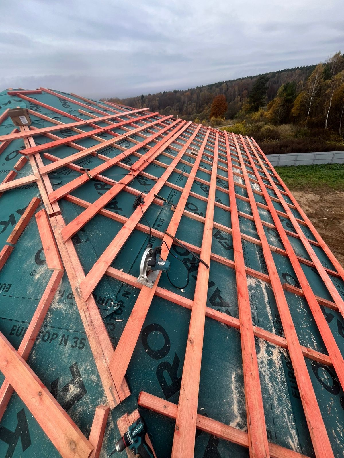 Подготовка к монтажу мягкой кровли на объекте