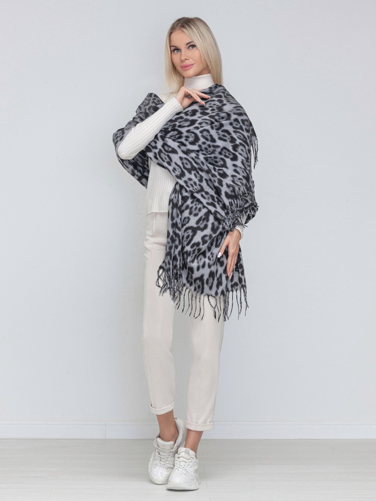 Фотосъёмка шарфов для валдберриз. Сборные фотосъёмки в Москве. фотосессии одежды.фотограф