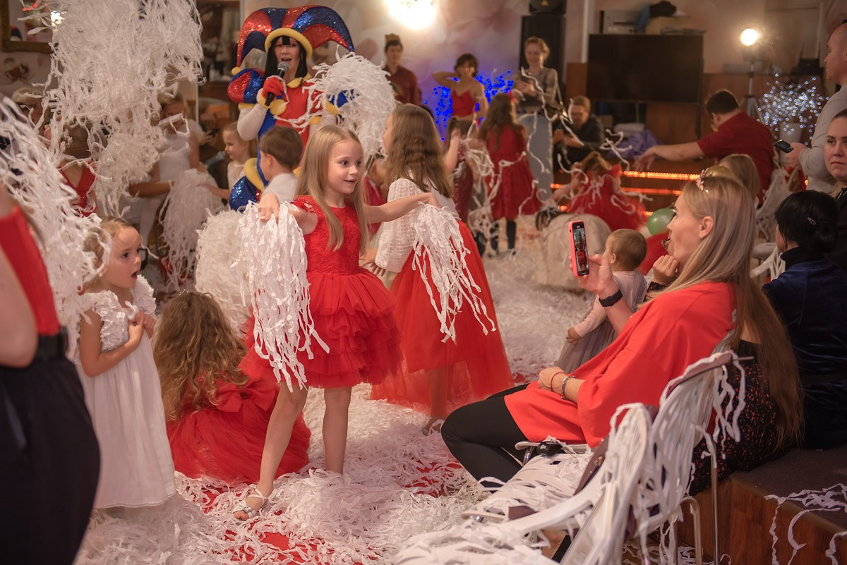Выпускной в детской школе моделей HAPPYkids 2024. Семейный и коммерческий фотограф в Сочи Александр Бодунов