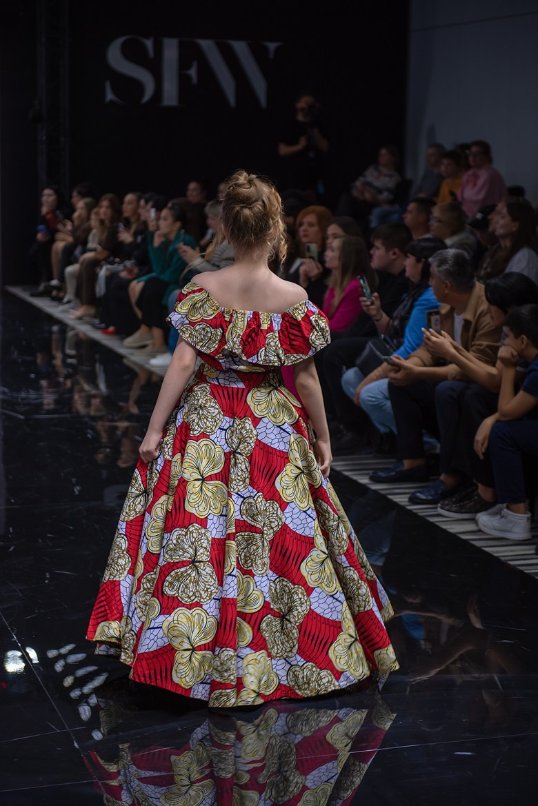 SochiFashionWeek2024 дизайнер Юлия Крылова. Семейный и коммерческий фотограф в Сочи Александр Бодунов