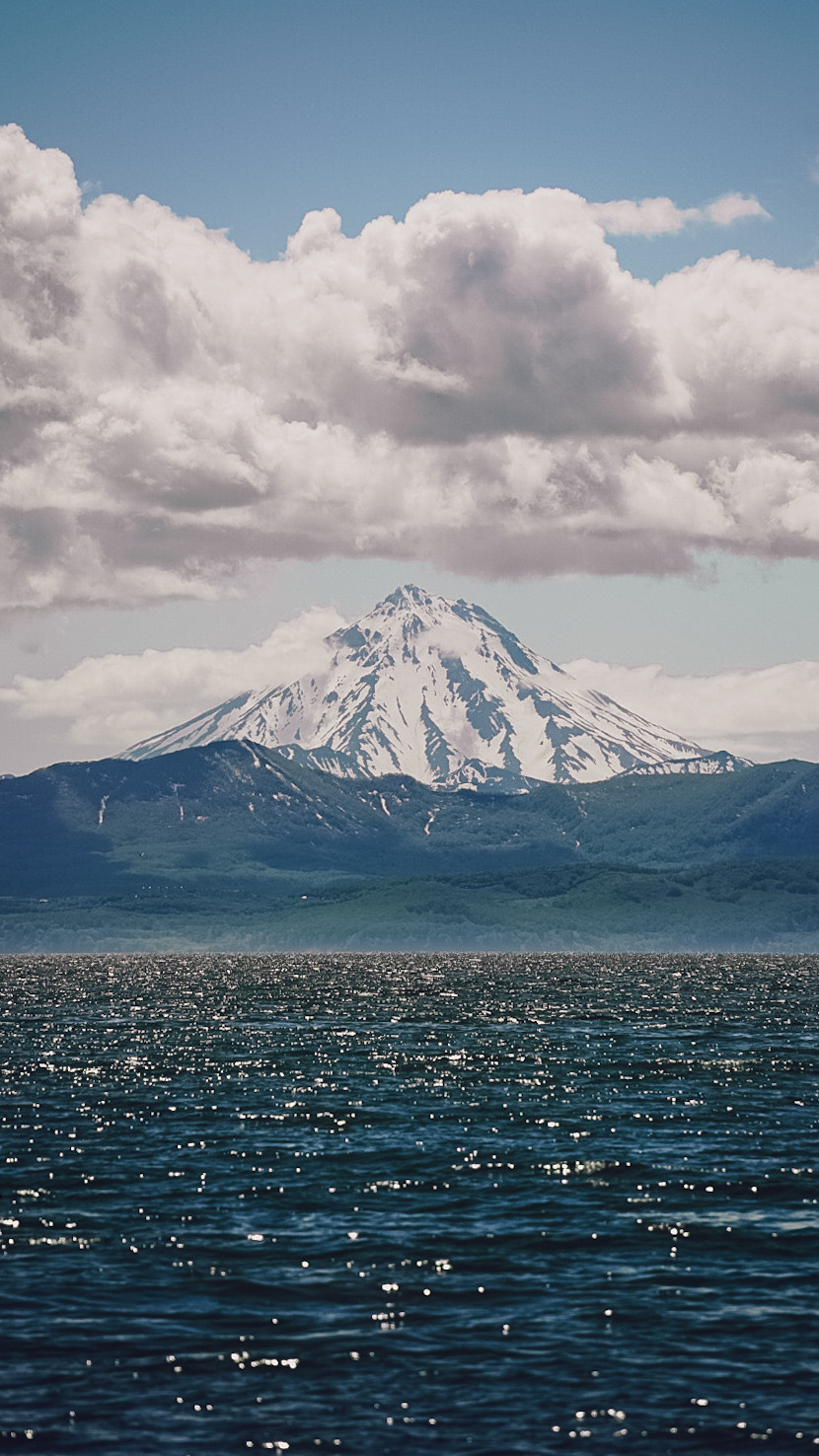 Северные Курилы 2022. Человек с фотокамерой