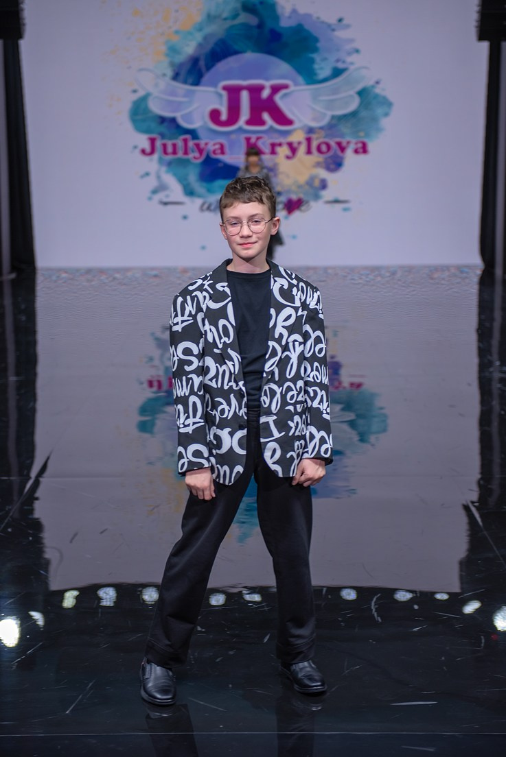 SochiFashionWeek2024 дизайнер Юлия Крылова. Семейный и коммерческий фотограф в Сочи Александр Бодунов