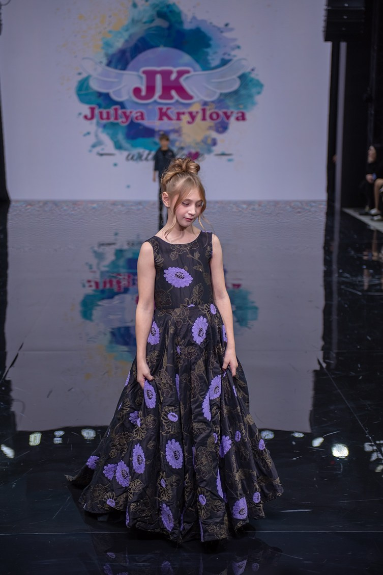 SochiFashionWeek2024 дизайнер Юлия Крылова. Семейный и коммерческий фотограф в Сочи Александр Бодунов