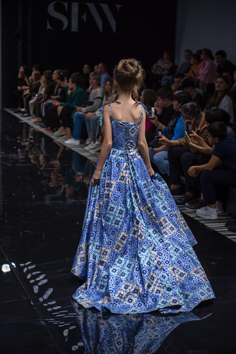 SochiFashionWeek2024 дизайнер Юлия Крылова. Семейный и коммерческий фотограф в Сочи Александр Бодунов