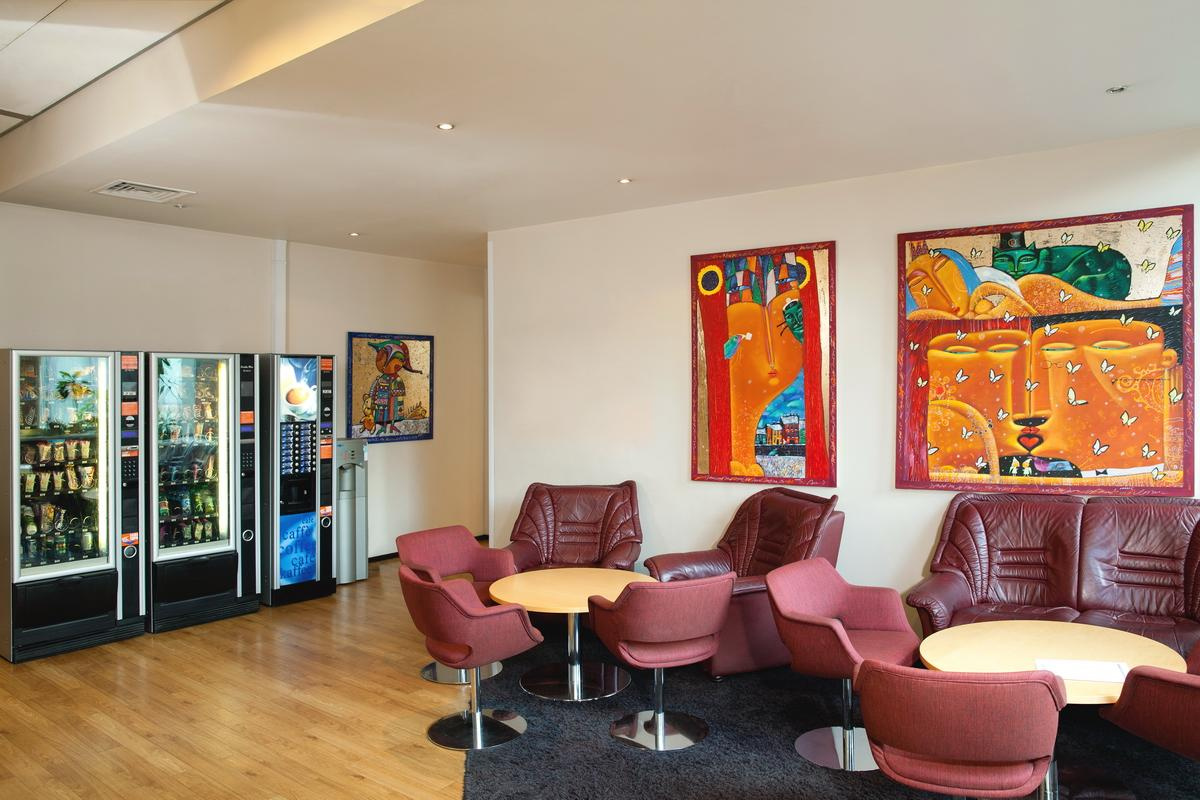 Рекламный фотограф в Санкт-Петербурге. Интерьерная фотосъемка коммерческих помещений. Фотограф Сергей Пушкин. СПб. Фото для сайтов и полиграфии. Сотрудничество агенства. Фотосъемка офисов, арт-пространств и коммерческих помещений. Photographer  in Saint-Petersburg, Russia.