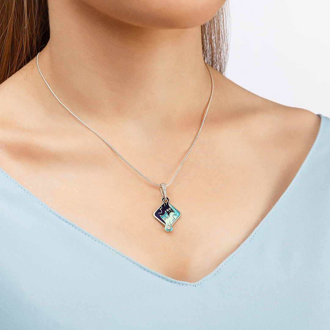 Фотосессия в студии в спб. Фотосессия юкрашений и бижутерии. Фотограф в студии в спб для украшений. Портретная фотосъемка ювелирных украшений на моделях. Профессиональный фотограф в Санкт-Петербурге. Студийная рекламная фотография. Ювелирный фотограф Сергей Пушкин. Фото для каталога и маркетплейсов. Фотосъёмка на белом фоне. Product photographer in Saint-Petersburg, Russia. Gems photo.