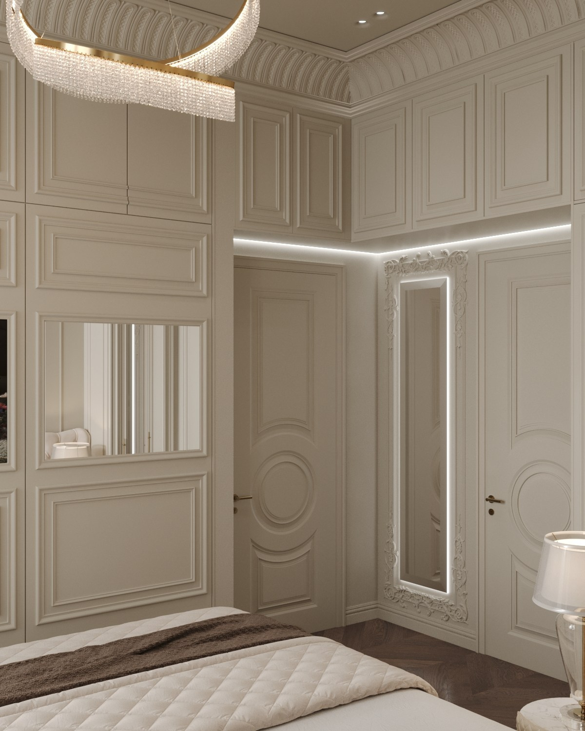 Спальня с декоративными стеновыми панелями, высоким плинтусом и большим вертикальным зеркалом 