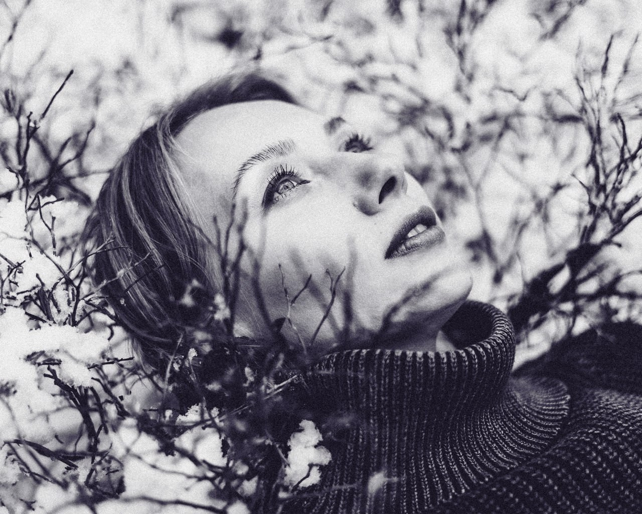 Уличная фотосессия в зимнем лесу