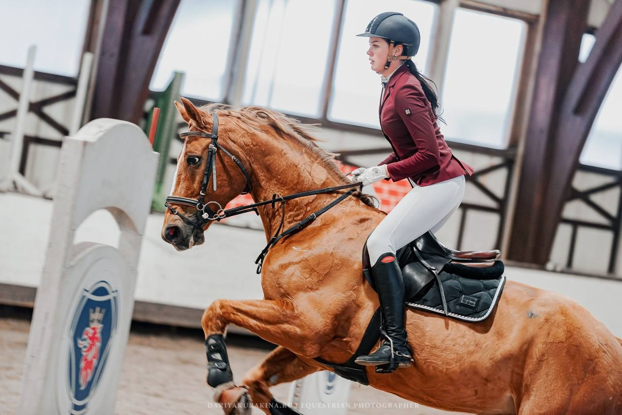 ОТКРЫТЫЕ СОРЕВНОВАНИЯ ПО КОНКУРУ В КСК «БЕЛАЯ ДАЧА». Куракина Дарья • Конный фотограф
