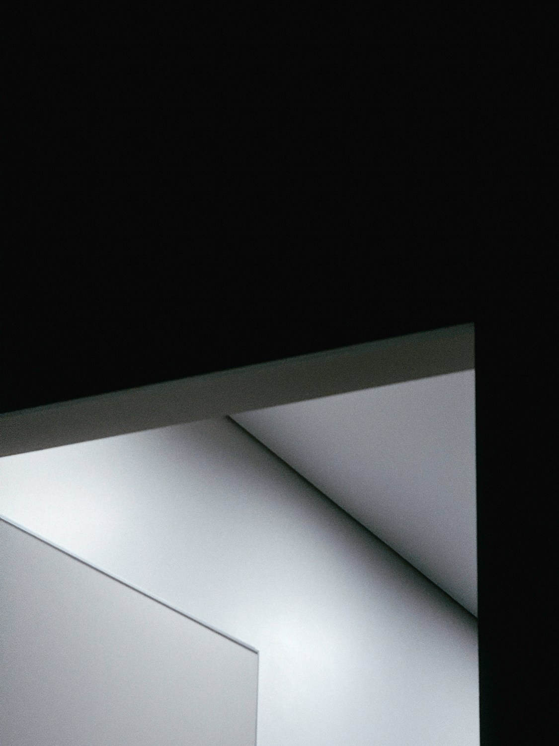 Современная концептуальная фотография о теле, уязвимости и идентичности. Визуальная практика на стиле честности, пост-иронии и искусства.Рекламная фотография, Концептуальная фотография, Современный художник, Психология, Коммерческий фотограф, Репортажный фотограф, Стрит фотография, Арт, Сюрреализм, Мобильная фотография, Снято на айфон, Дима Бурза