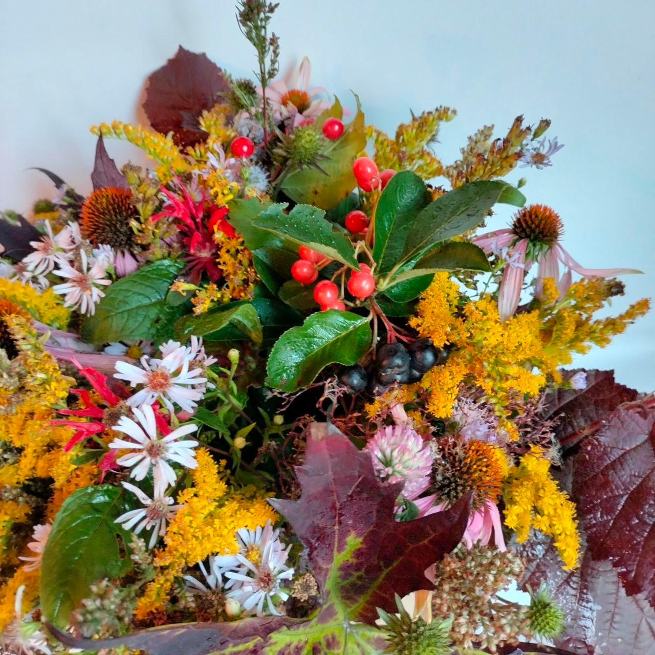 осенний букет. осень. осенние цветы. полевые цветы. полевые травы. полевой букет. флорист Москва. флорист головинский район. составной букет. круглый букет. современная флористика. праздничный букет. флорист дизайнер. клиентский сервис.