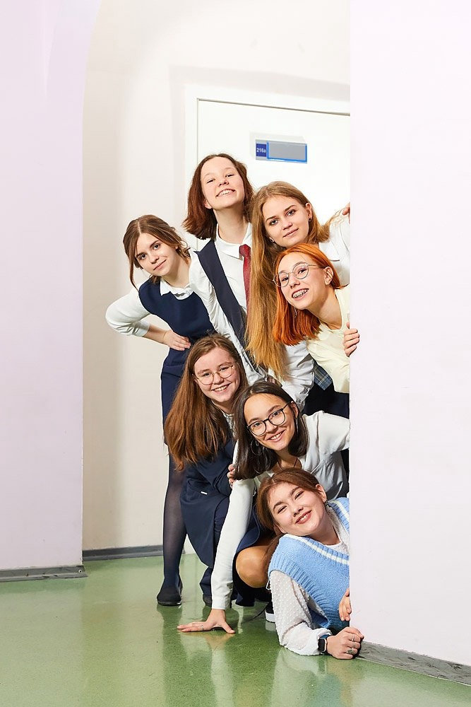 Идеи фото группами 9-11 класс. Выпускные альбомы «Эврика» в Нижнем Новгороде