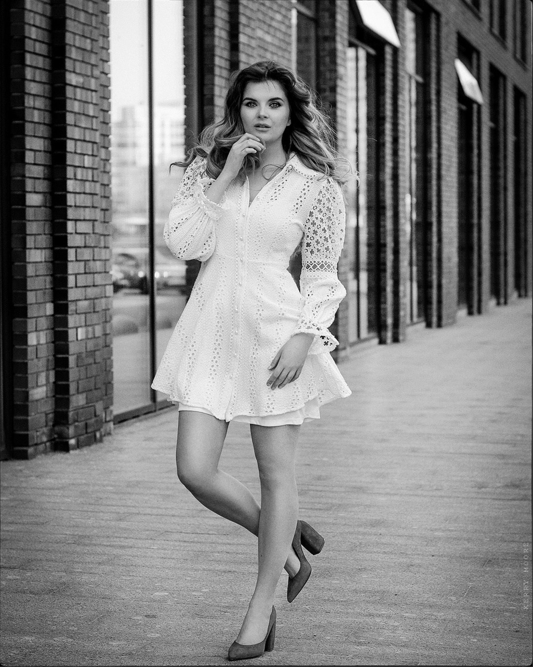 Женский уличный портрет. Фотограф и художник Kerry Moore