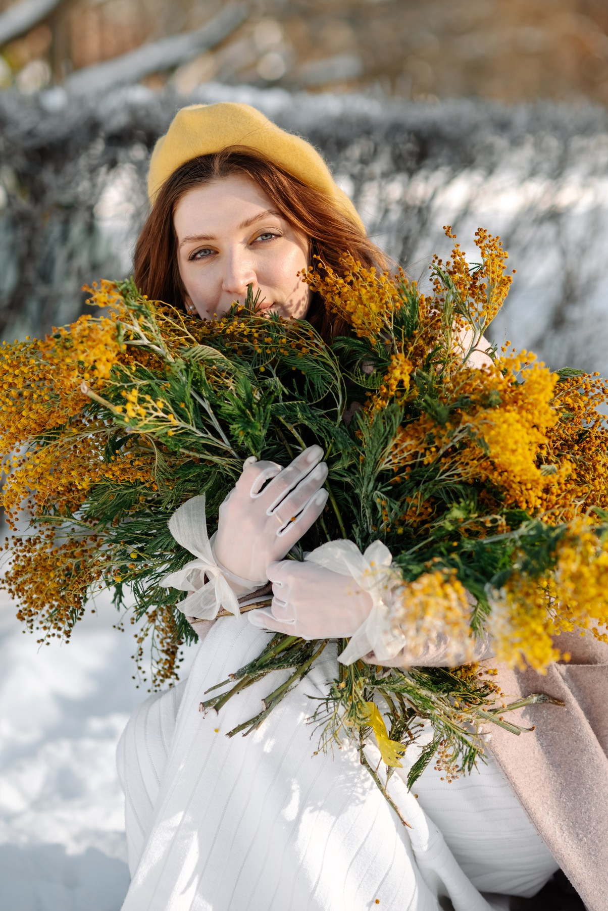 Анастасия с мимозой. Свадебный и сеейный фотограф в Санкт-Петербурге Елена Худякова