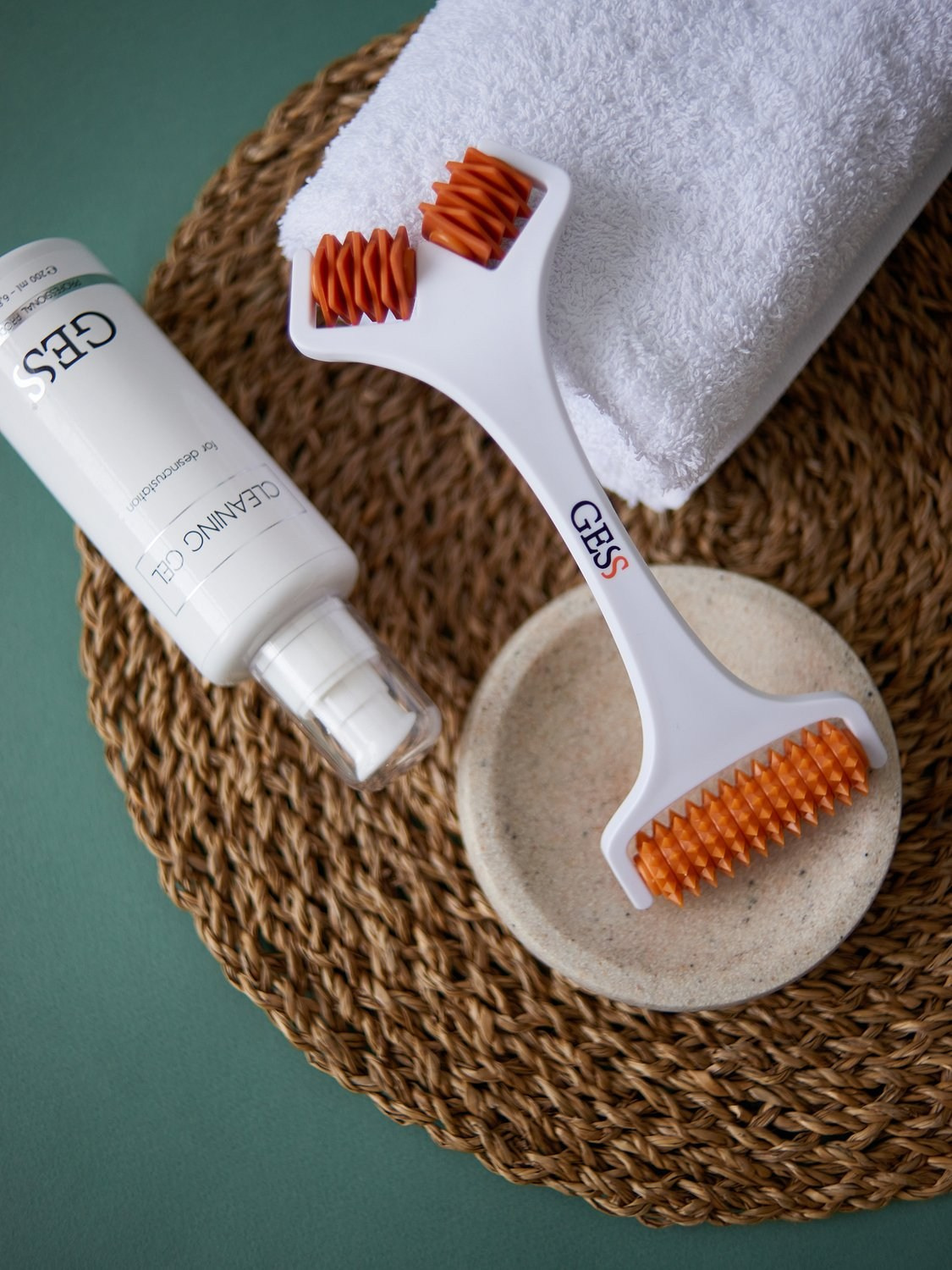 Предметная съемка: массажеры для лица. Портретный фотограф в Санкт-Петербурге