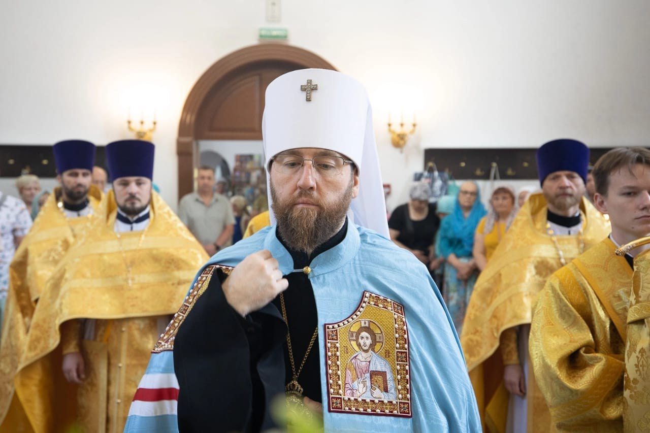 Митрополит Игнатий совершил божественную литургию в храме Всех скорбящих Радость. Саратовское Северо-Западное благочиние