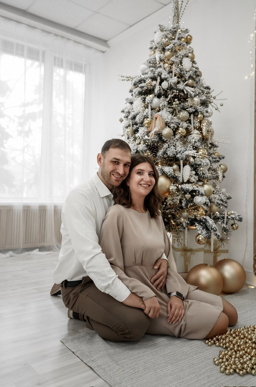 Семейный фотограф в Батайске и Ростове-на-Дону. Новогодняя фотосессия в студии Белый кролик. Свадебный фотограф в Ростове-на-Дону. Таинство Крещения и Венчания, семейные фотосессии. Алёна Чёботова