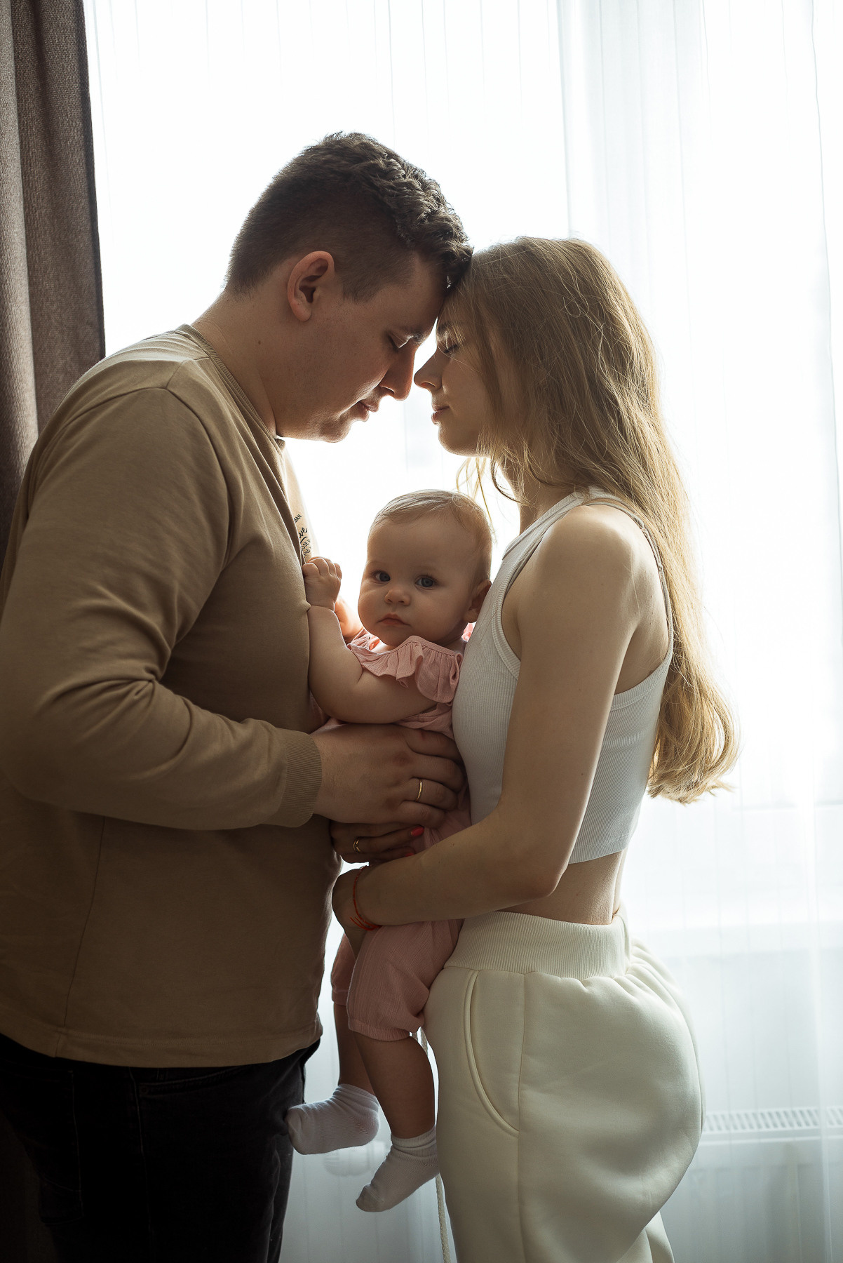 Happy Family_Олег, Юля и Машенька. Свадебный и семейный фотограф в Минске Яна Новак