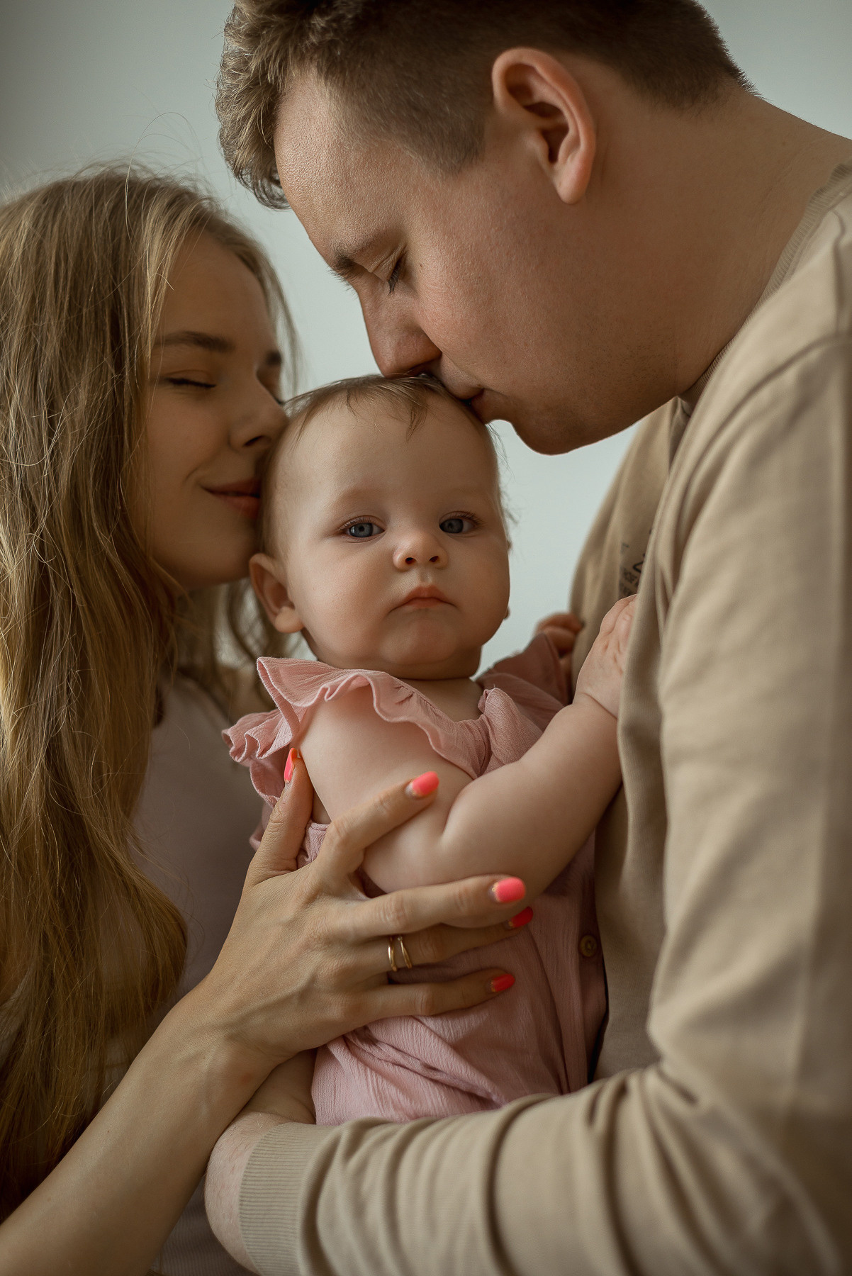 Happy Family_Олег, Юля и Машенька. Свадебный и семейный фотограф в Минске Яна Новак