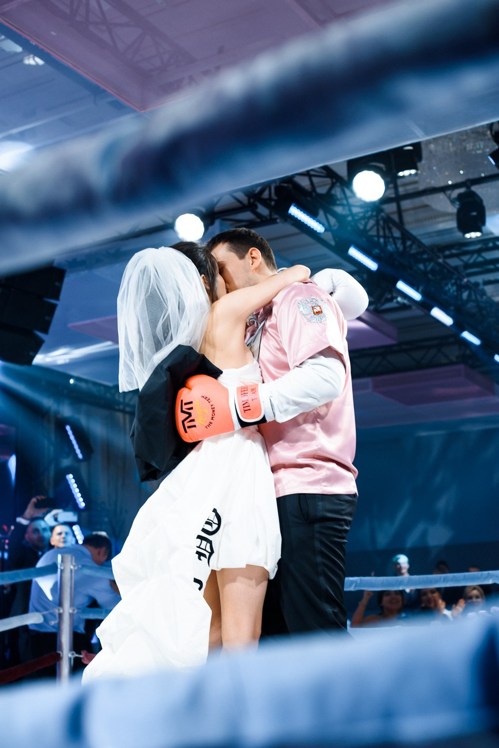 Фотограф Артём Савиных | Свадебная, репортажная, семейная съёмка Москва. Артём Савиных — профессиональный фотограф в Москве | Репортажи, свадьбы, портреты