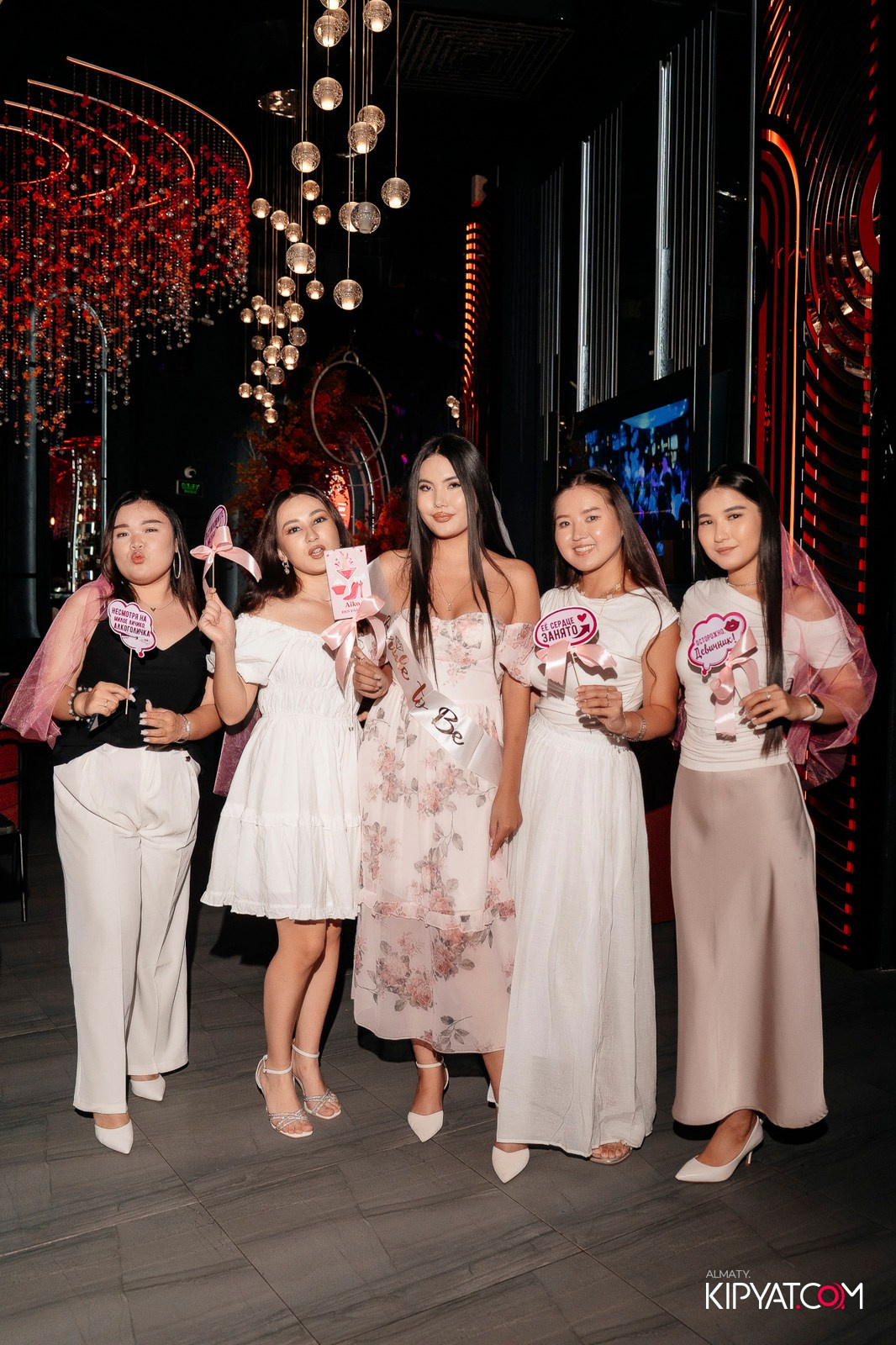 FRIENDS BAR & TERRACE. КИПЯТКОМ АЛМАТЫ!