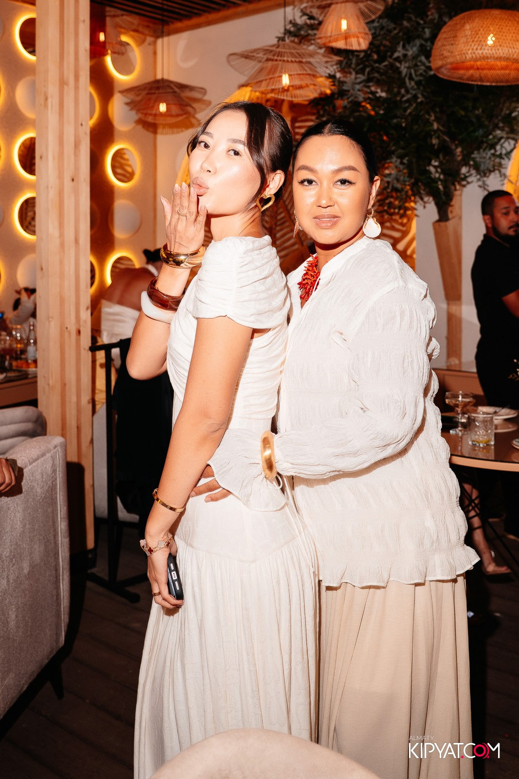 MOOD KARAOKE & TERRACE. КИПЯТКОМ АЛМАТЫ!