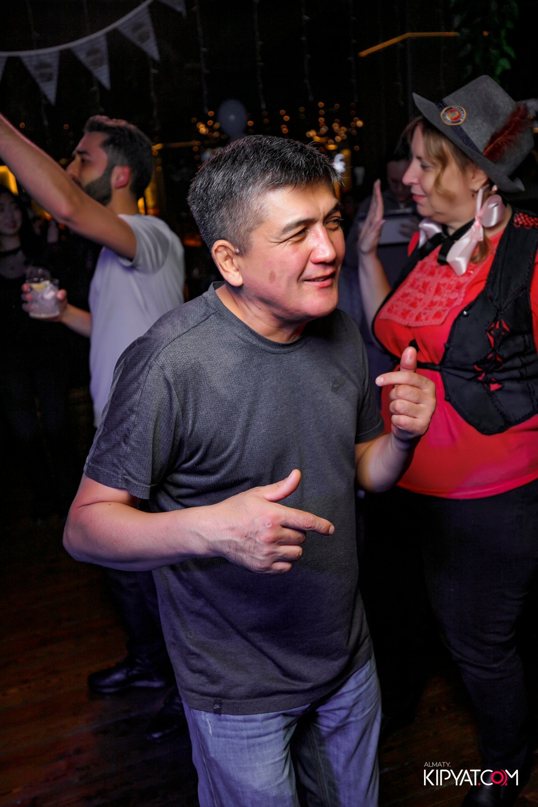 MUNCHEN PUB. КИПЯТКОМ АЛМАТЫ!