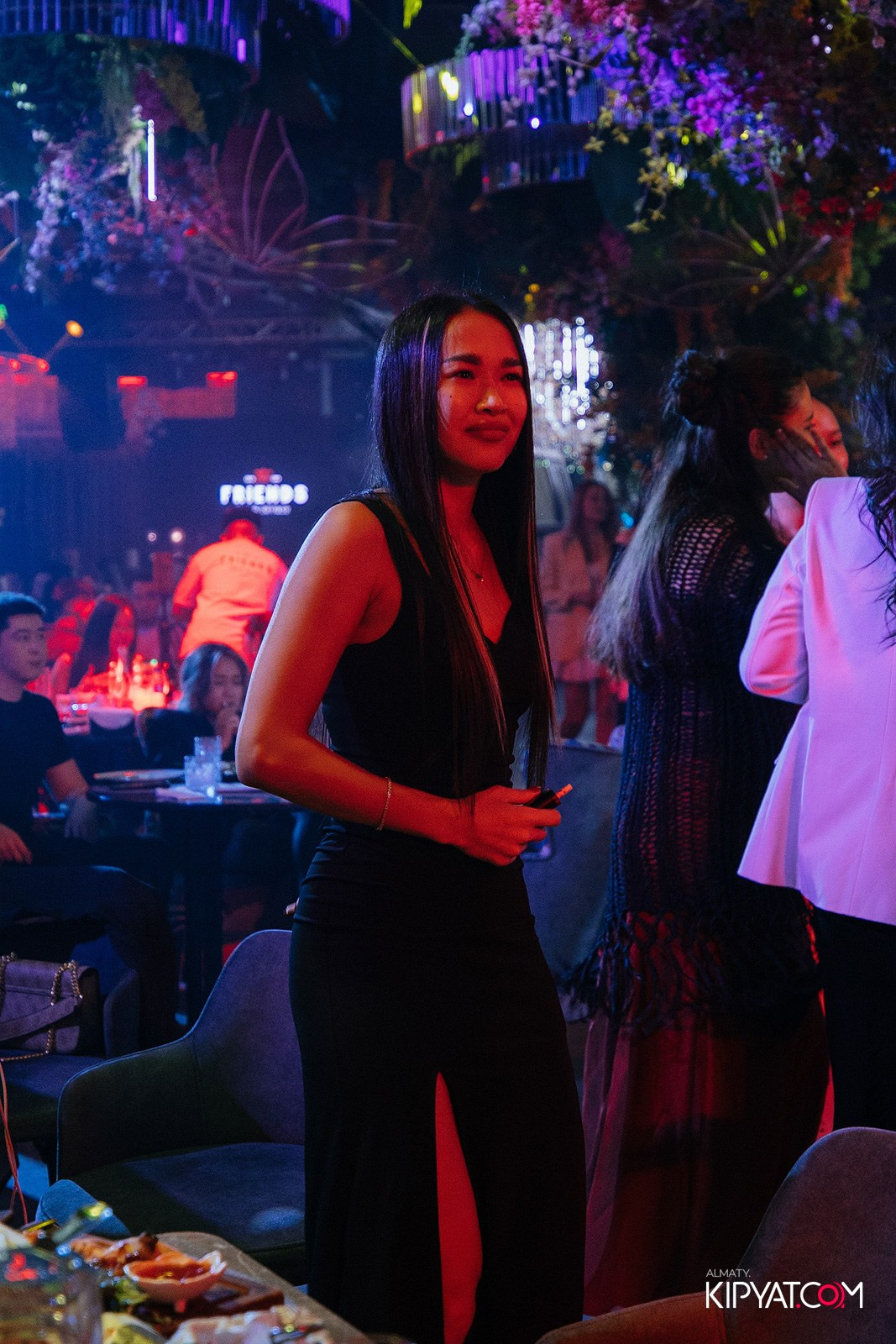 FRIENDS BAR & TERRACE. КИПЯТКОМ АЛМАТЫ!