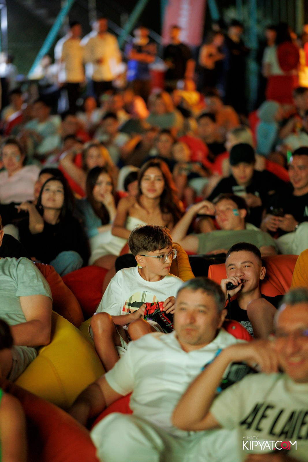 ТРАНСЛЯЦИЯ ФИНАЛА ЧЕМПИОНАТА МИРА ПО ФУТБОЛУ В VELVET SPORT VILLA. КИПЯТКОМ АЛМАТЫ! Фотосъемка мероприятий в Алматы