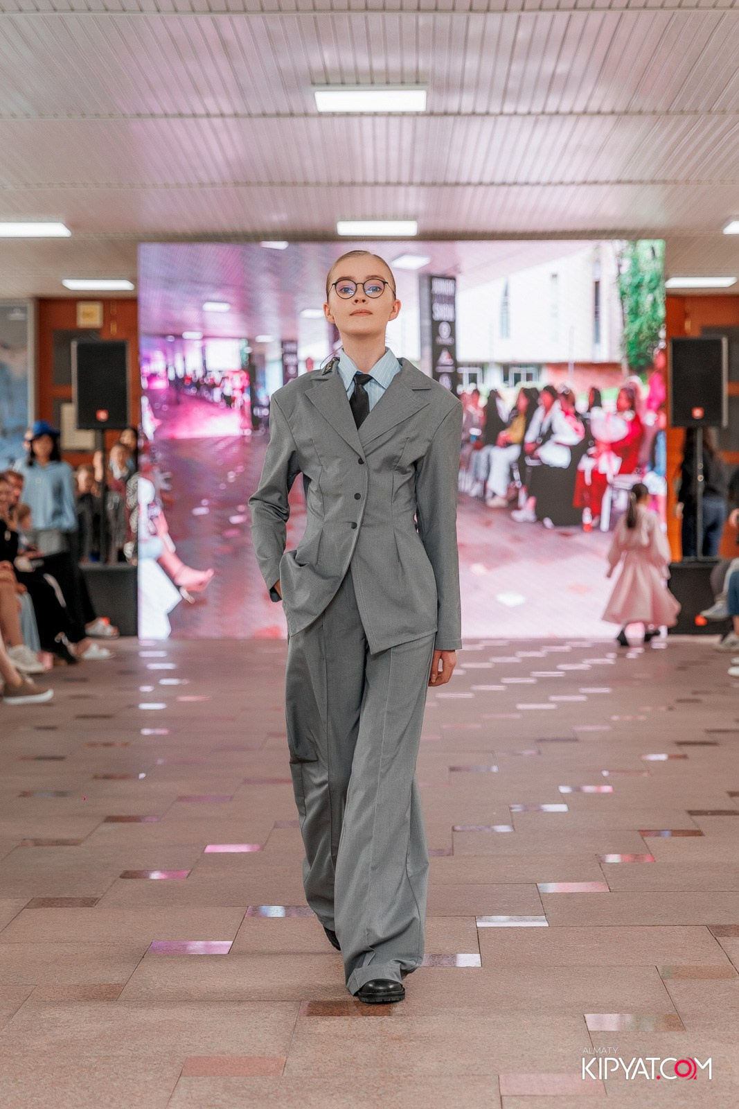 JUNIOR FASHION SHOW. КИПЯТКОМ АЛМАТЫ!