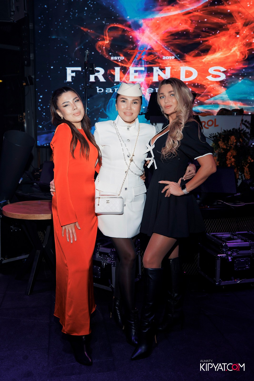 FRIENDS BAR & TERRACE. КИПЯТКОМ АЛМАТЫ!