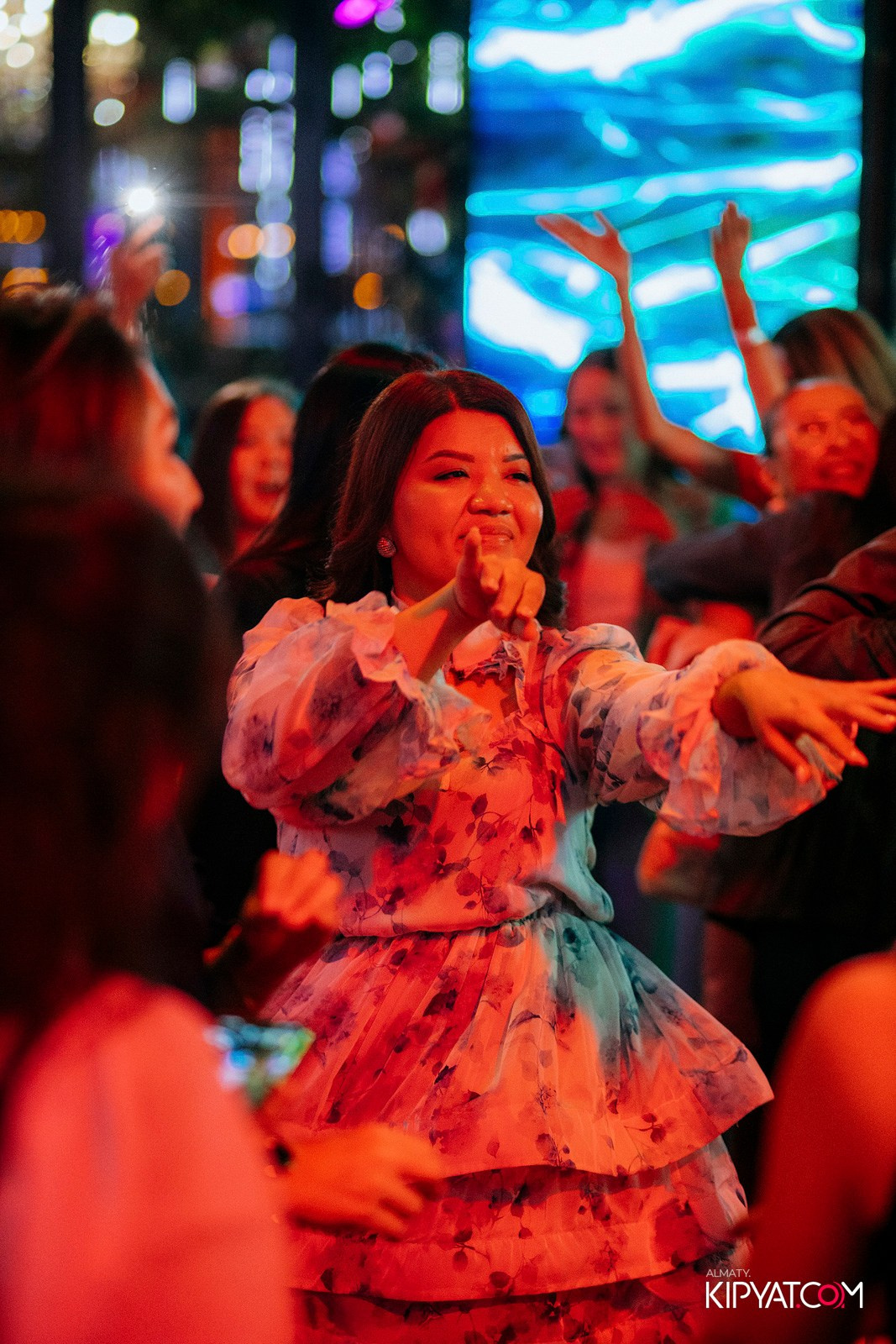 FRIENDS BAR & TERRACE. КИПЯТКОМ АЛМАТЫ!