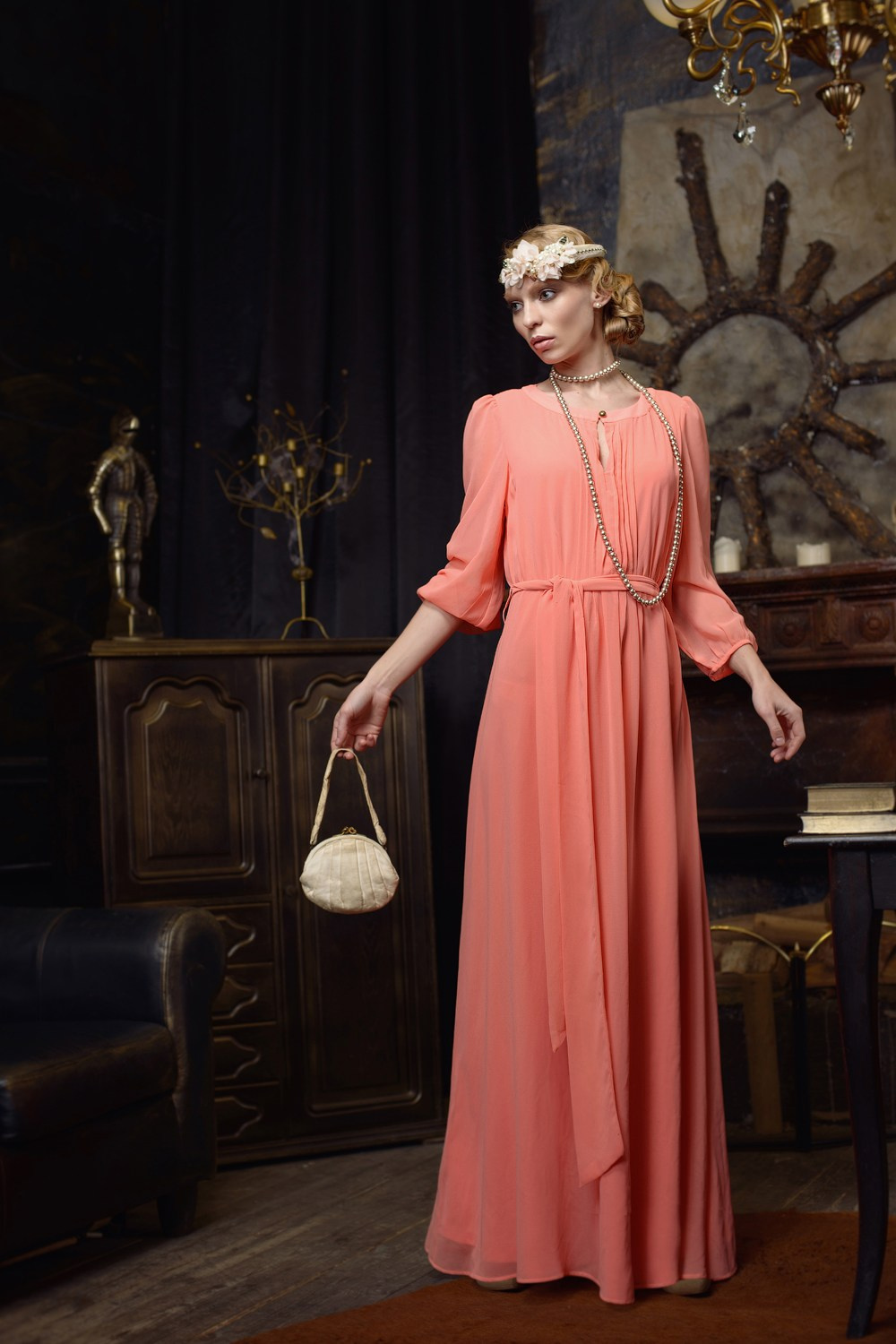 Фотосессия девушки в стиле Гетсби в розовом длинном ретро платье. Стилизация фотосессий