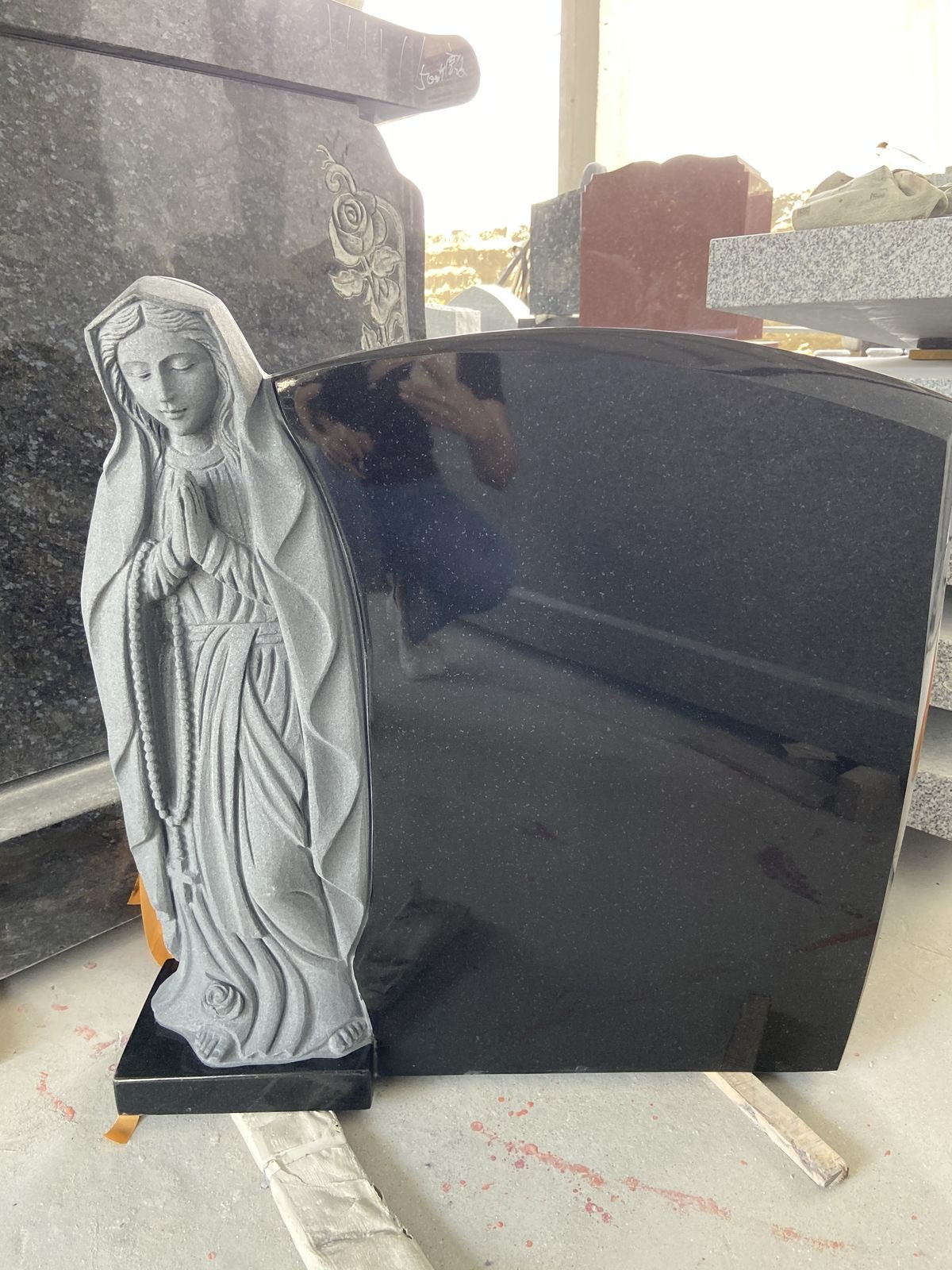 Фото с производства. Изготовление и установка памятников в Москве и МО