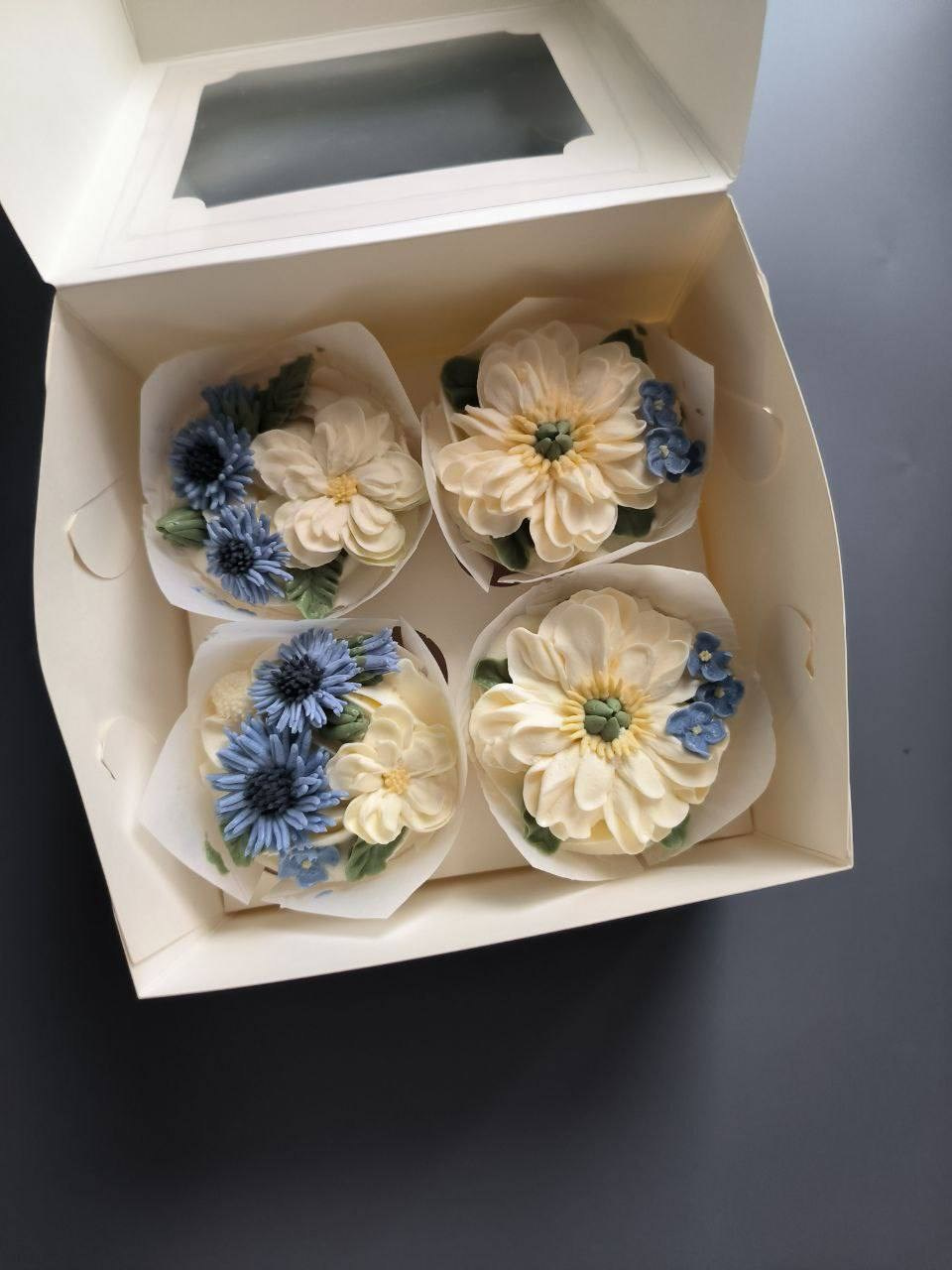 Работы учениц. Аникина Юлия / Кремовая флористика в корейской технике