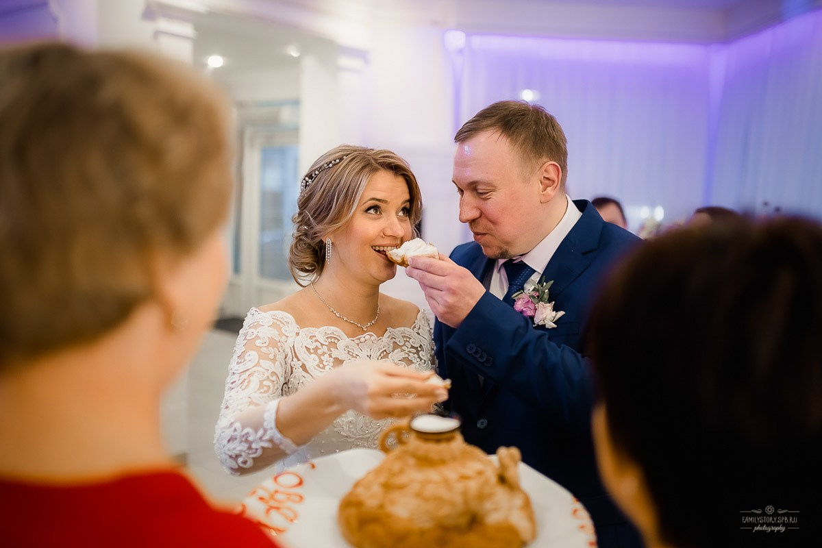 Свадебная фотосессия в интерьере: уют, фактура и свет как у старых мастеров. Свадебный фотограф — Санкт-Петербург (СПб) Питер