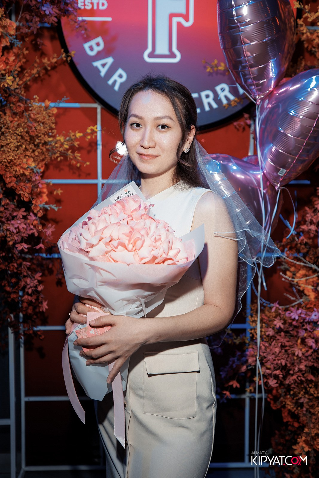 FRIENDS BAR & TERRACE. КИПЯТКОМ АЛМАТЫ!