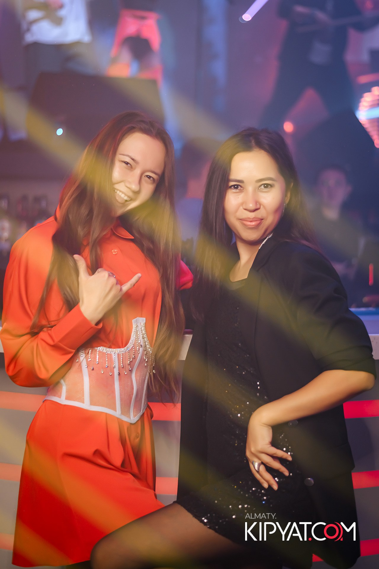 SANTA BARBARA ВЫСТУПЛЕНИЕ ГРУППЫ БРАТЬЯ ГРИММ. КИПЯТКОМ АЛМАТЫ!