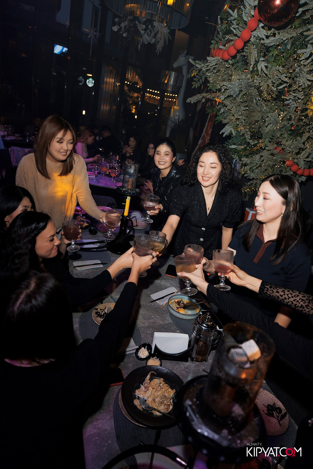 FRIENDS BAR & TERRACE. КИПЯТКОМ АЛМАТЫ! Фотосъемка мероприятий в Алматы