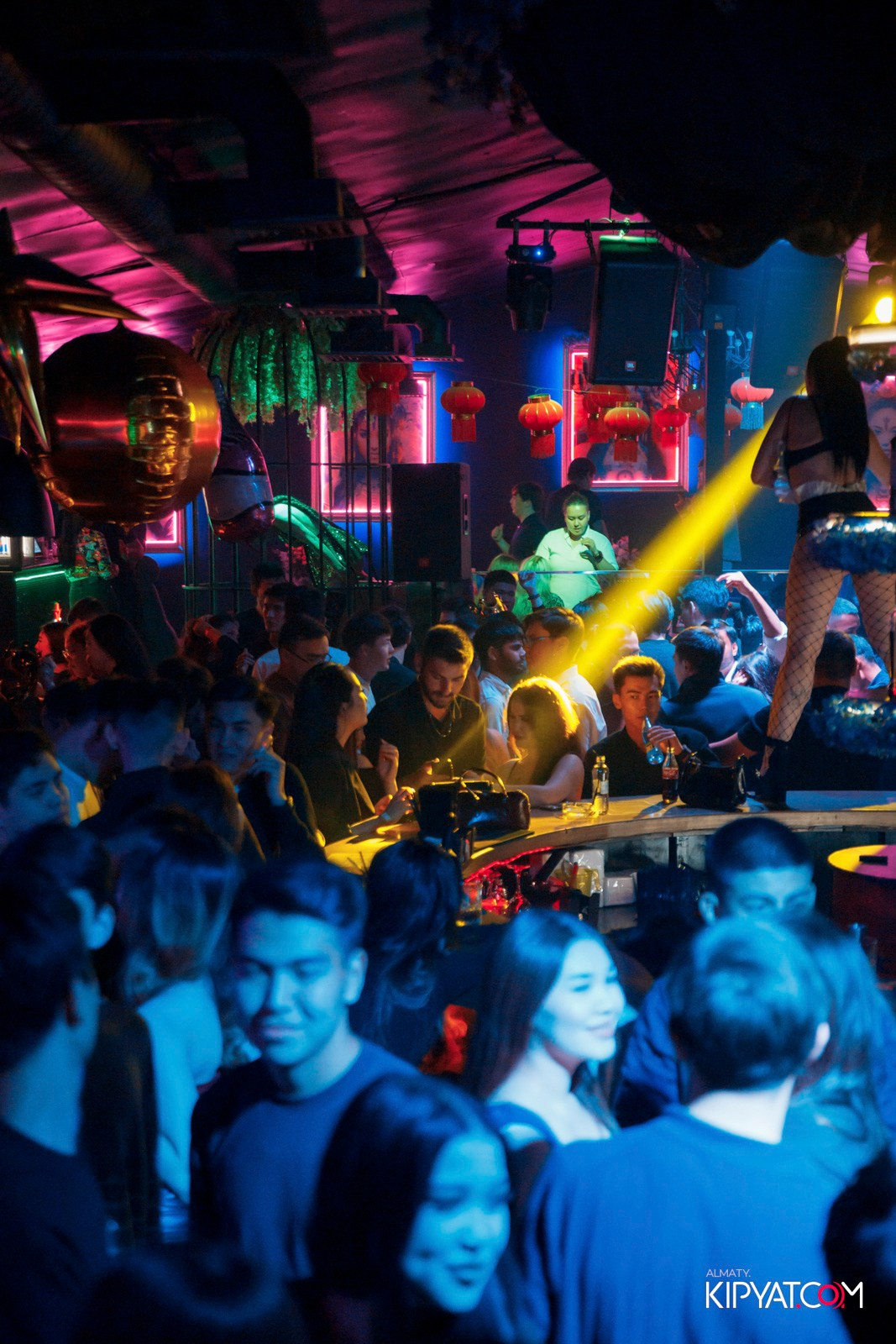 UYAT EMES BAR. КИПЯТКОМ АЛМАТЫ!