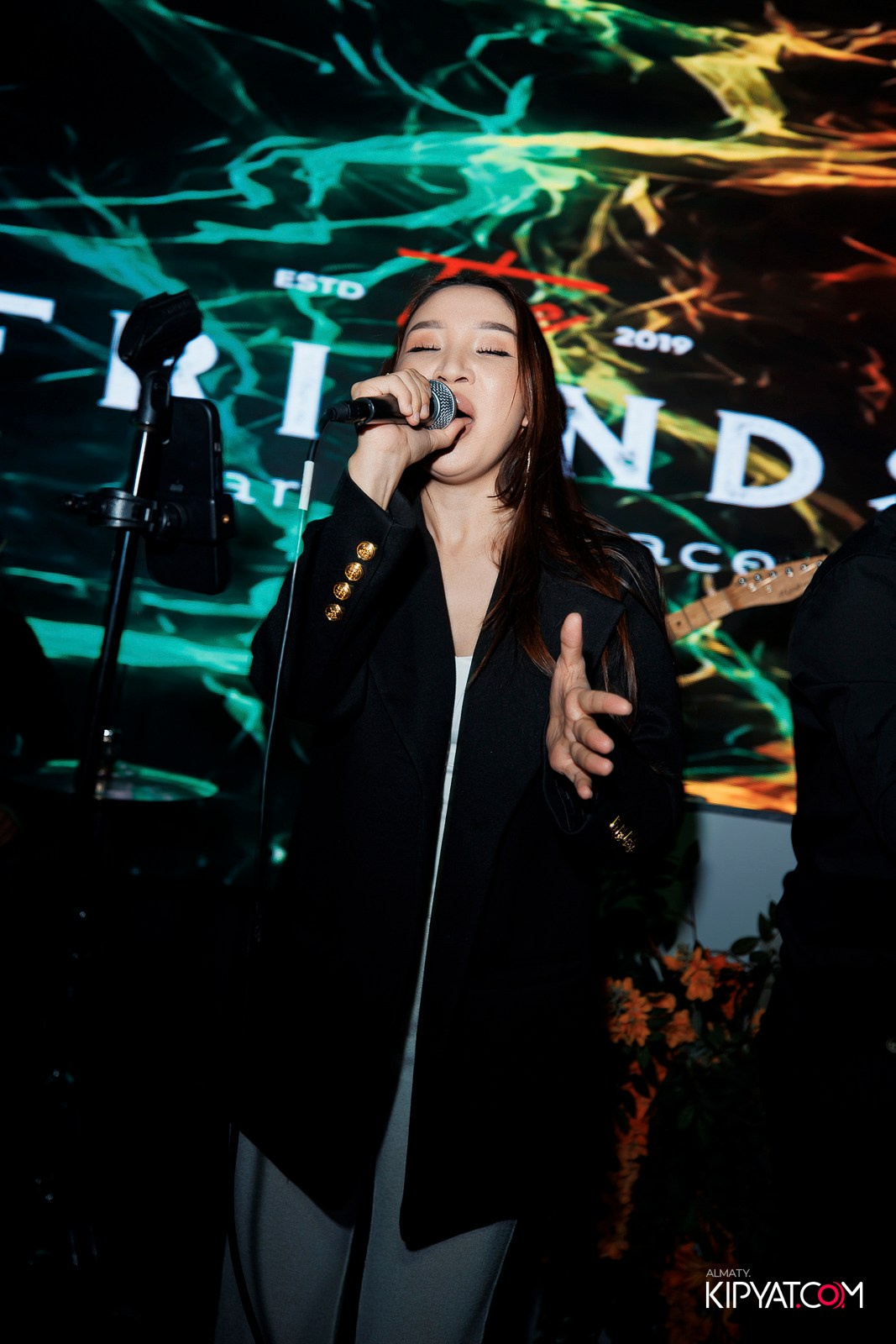 FRIENDS BAR & TERRACE. КИПЯТКОМ АЛМАТЫ!