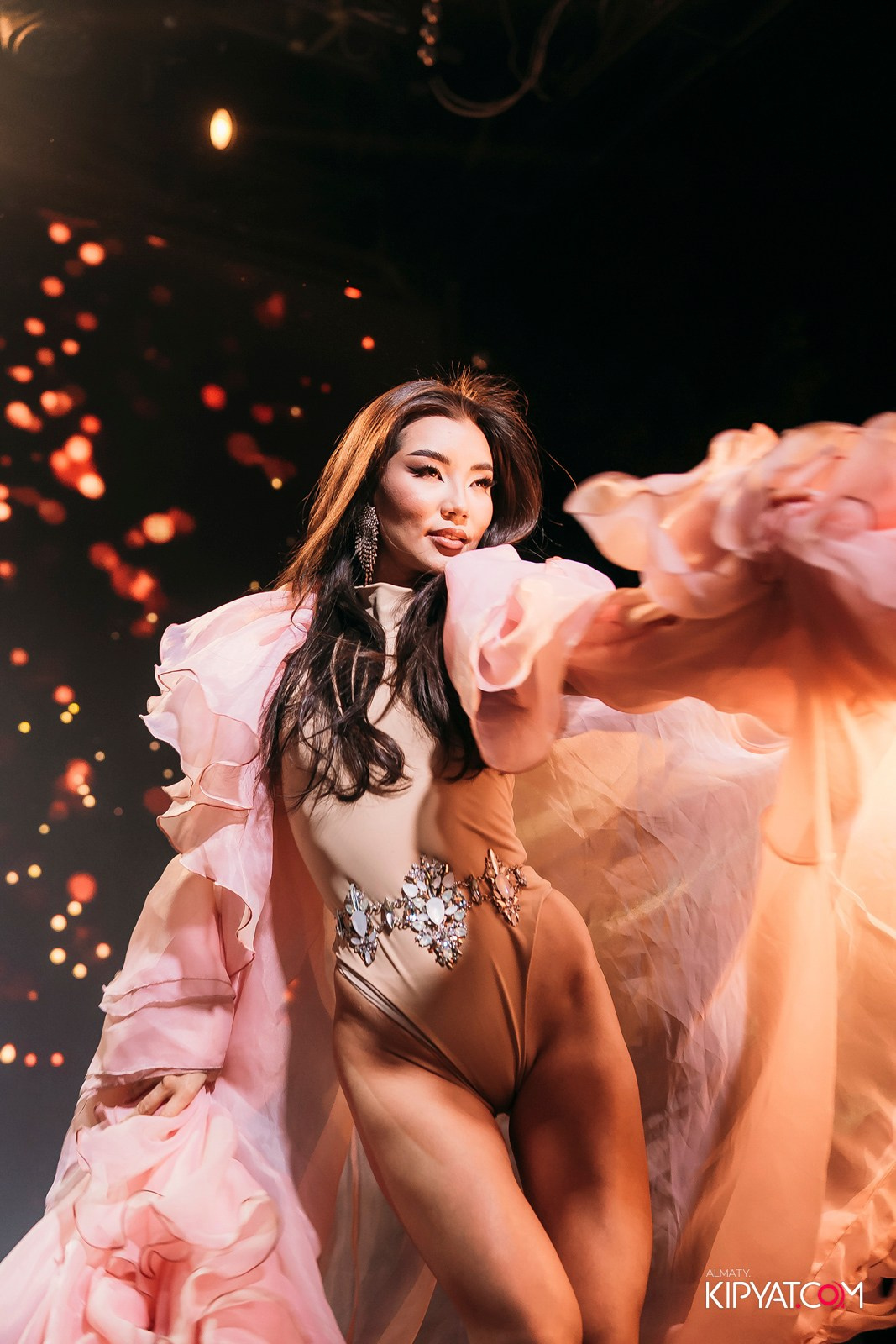 QUЕЕN. КИПЯТКОМ АЛМАТЫ!