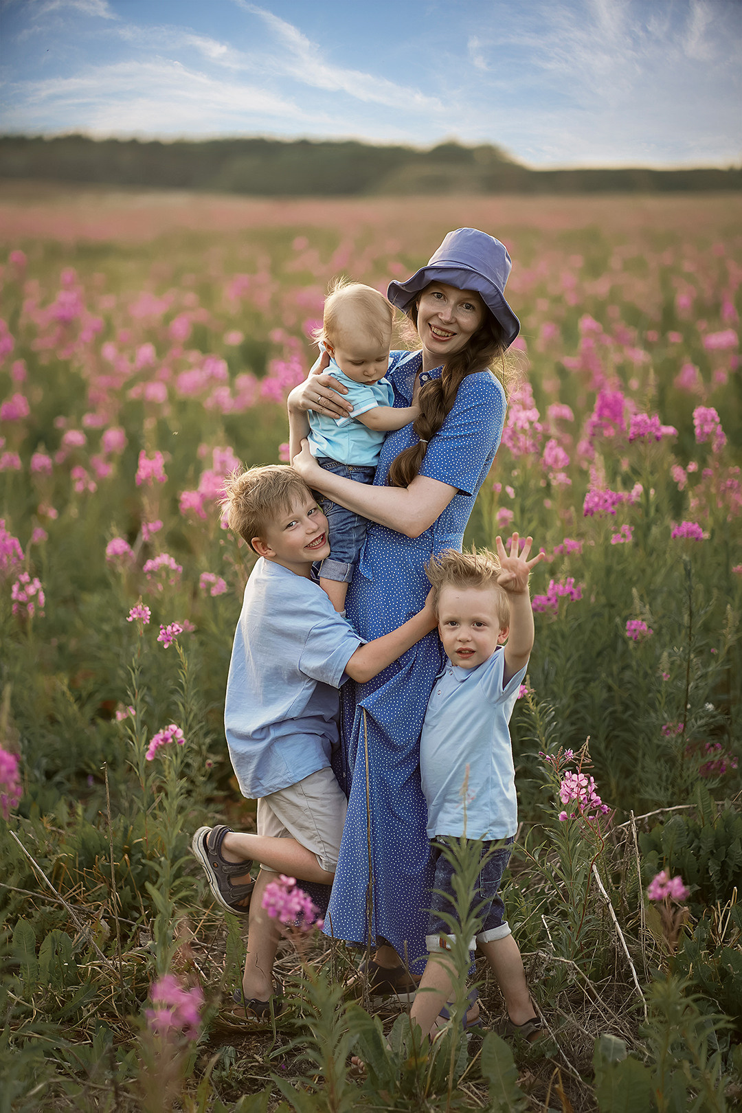 В поле Иван-чая. Фотограф Татьяна Митрофанова